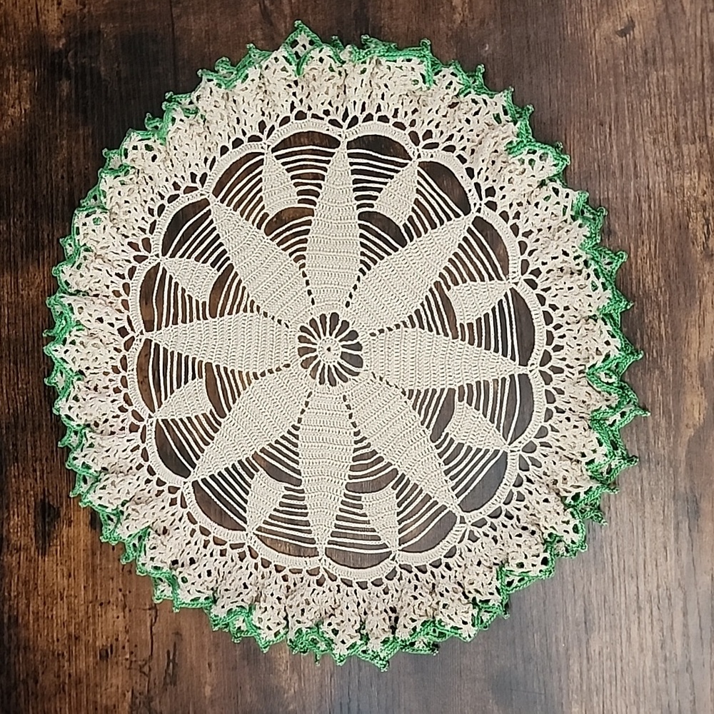 Vintage Doily/Doillie round 13 inch